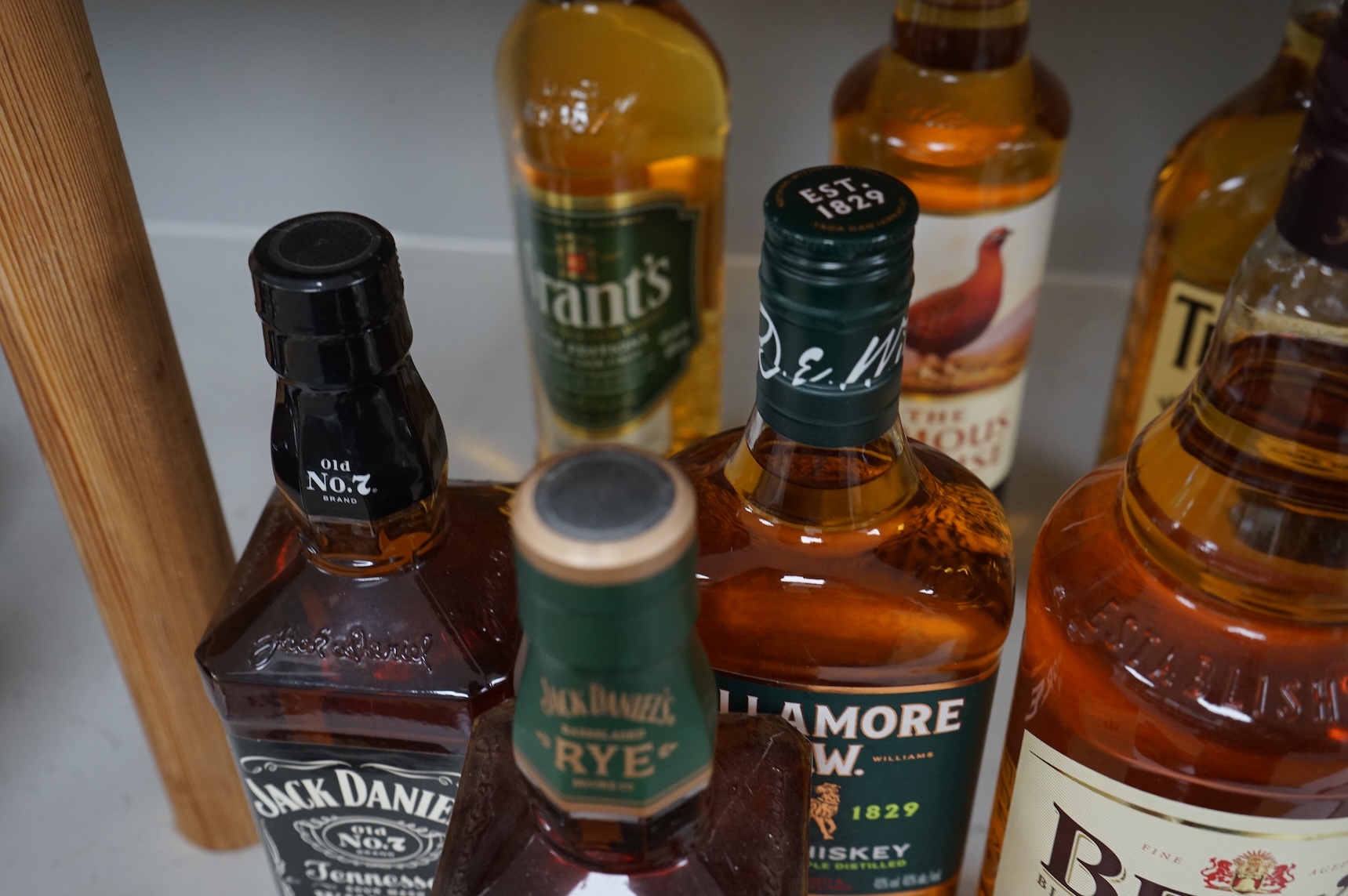Seven bottles of various Whisky/whiskey to include Bells, Jack Daniel’s and Teachers